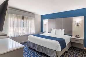 Room, 1 King Bed, Non Smoking (Full Kitchen) | 1 bedroom, desk, laptop workspace, iron/ironing board - Best Western Plus Lake Lanier/gainesville Hotel & Suites (Oakwood)