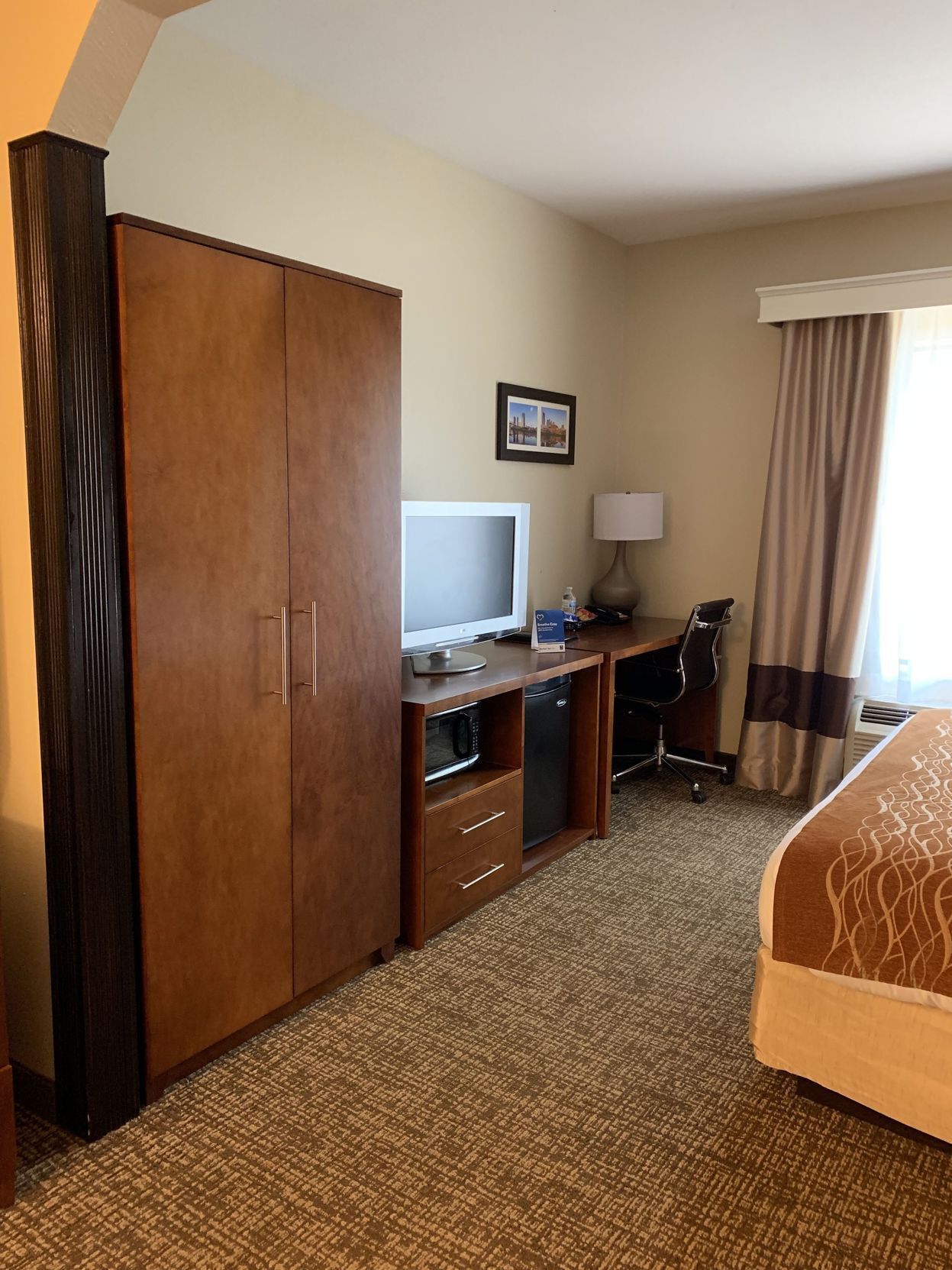 In-room safe, desk, soundproofing, iron/ironing board
