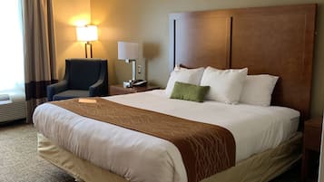 Habitación, 1 cama King size, con acceso para personas discapacitadas, para no fumadores | Caja de seguridad en la habitación, escritorio y insonorización