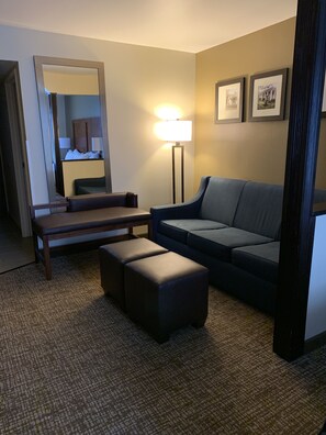 Suite, 1 cama King size, para no fumadores | Caja de seguridad en la habitación, escritorio y insonorización 