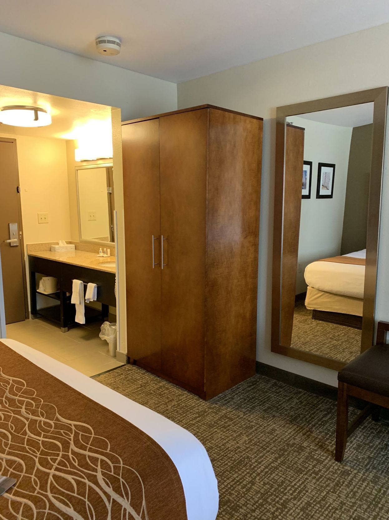 In-room safe, desk, soundproofing, iron/ironing board