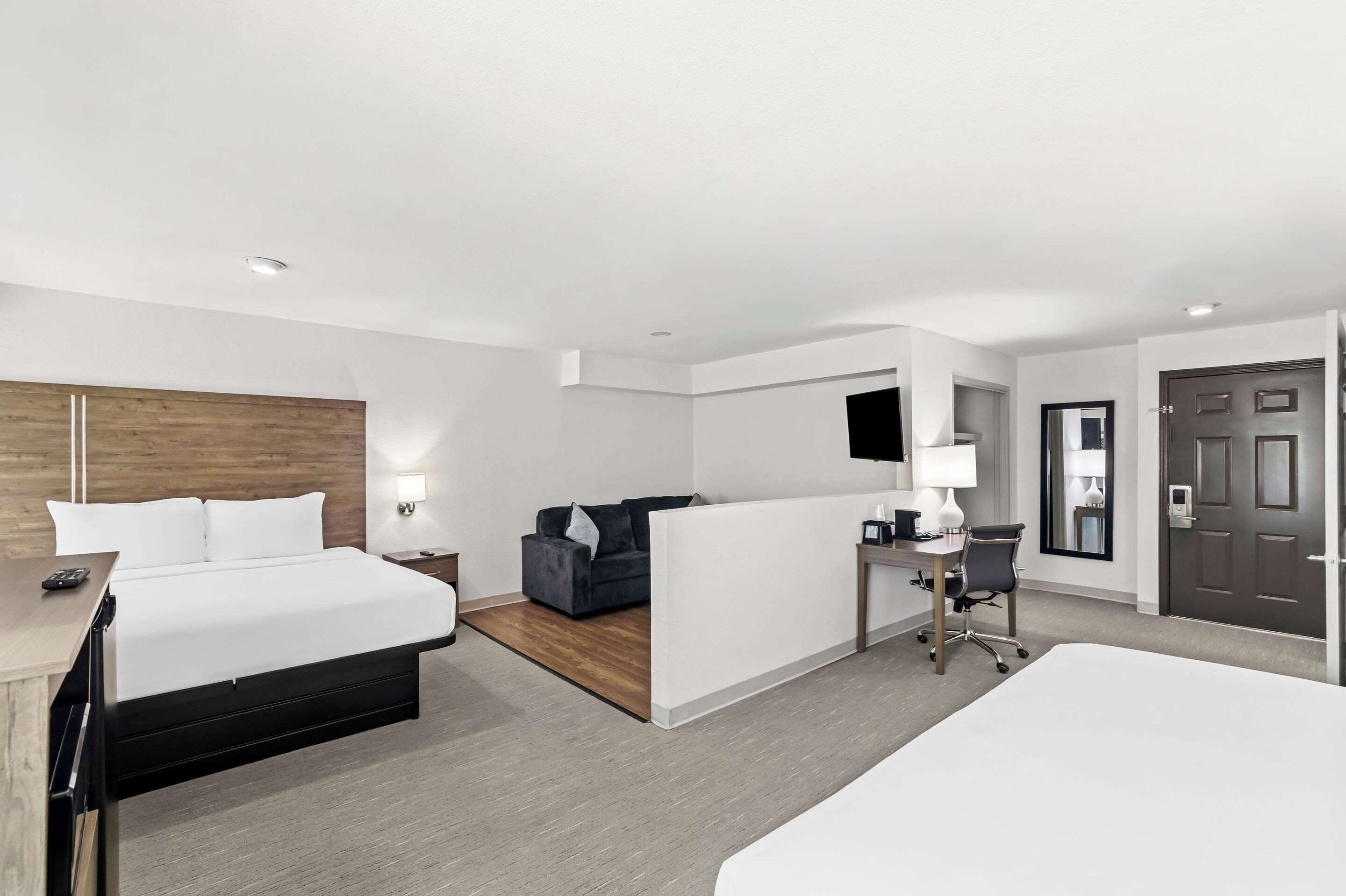 套房, 多張床, 非吸煙房 | 舒適加層、遮光布/窗簾、熨斗/熨衣板、折疊床/加床