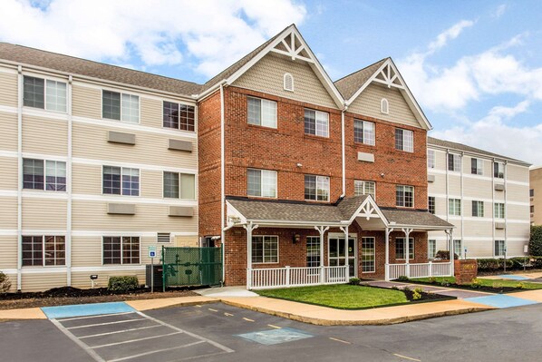 Exterior - MainStay Suites Greenville Airport (Greer)