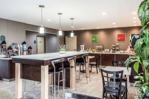 Café da manhã continental grátis todos os dias