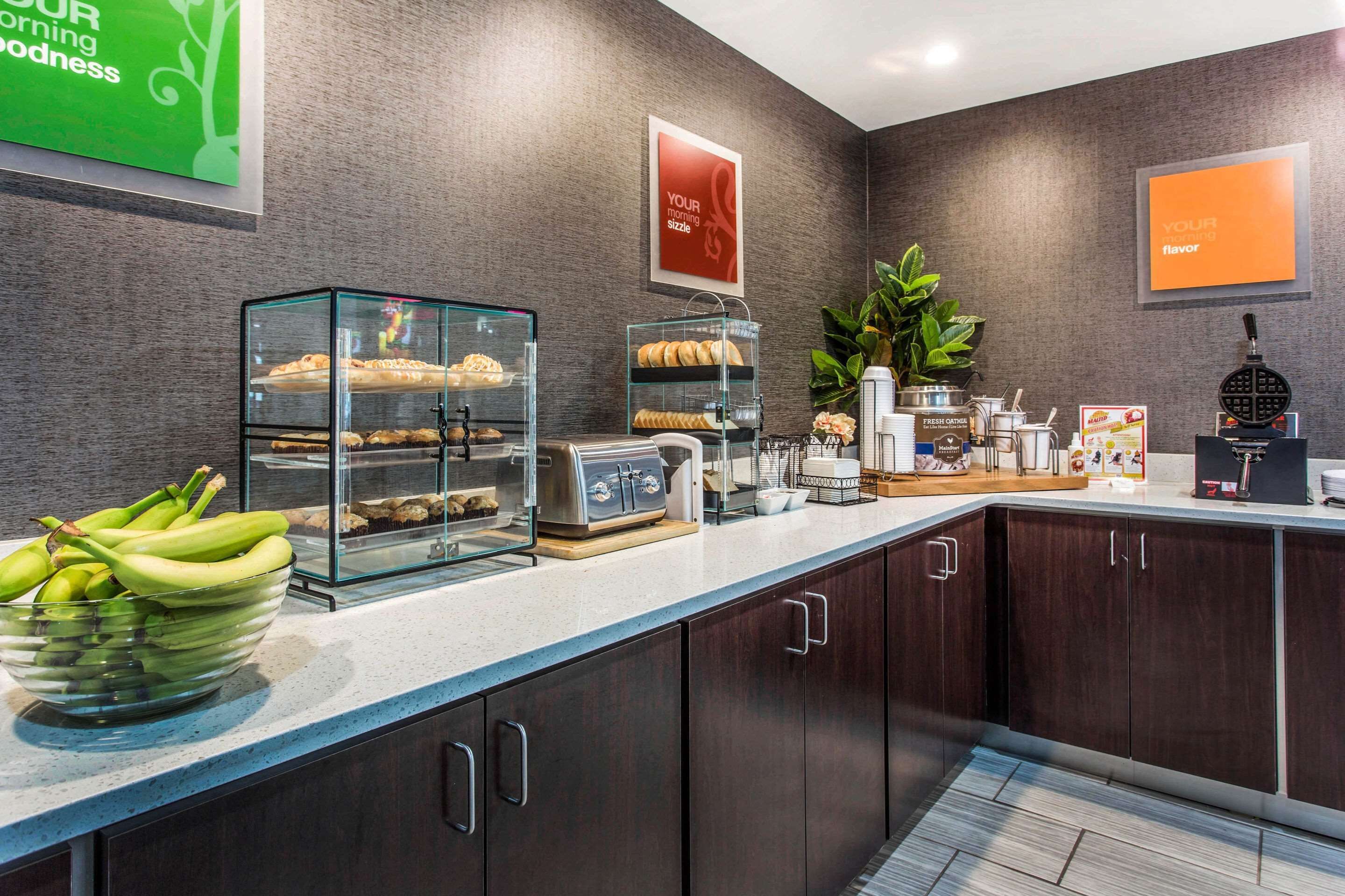 free daily continental breakfast