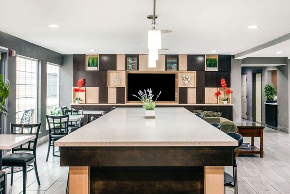 Free daily continental breakfast - MainStay Suites Greenville Airport (Greer)