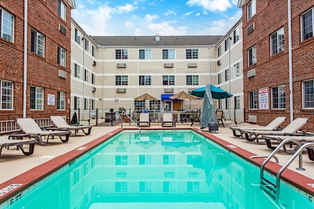Seasonal outdoor pool, pool umbrellas, sun loungers