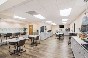 Free daily continental breakfast 