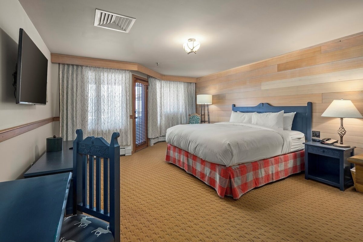 Room | Desk, blackout curtains, iron/ironing board, bed sheets