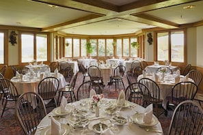 3 restaurants, breakfast, lunch, dinner served; American cuisine