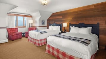 Hallstat Loft Queen | Desk, blackout drapes, iron/ironing board, bed sheets