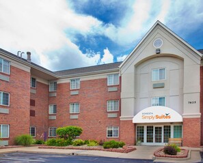 Exterior - Sonesta Simply Suites Des Moines (West Des Moines)