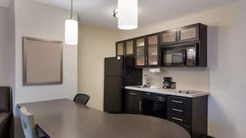 Full-sized fridge, microwave, stovetop, dishwasher