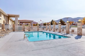 Outdoor pool - Americas Best Value Inn Cedar City (Cedar City)