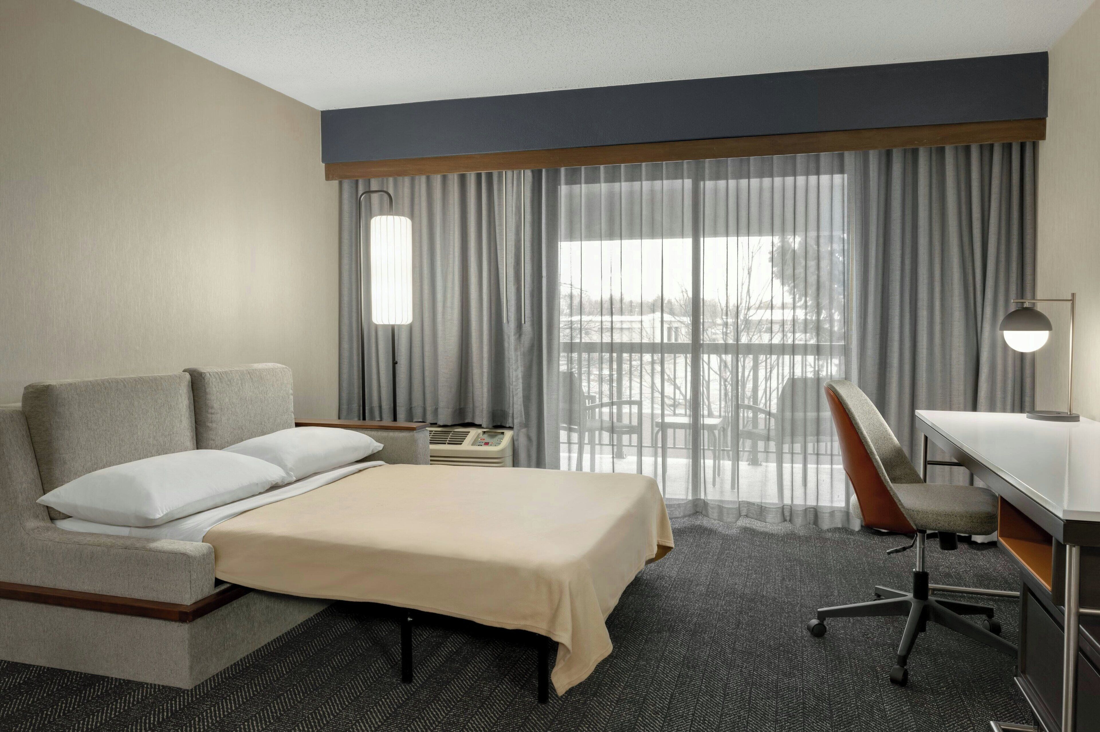 suite, 1 bedroom | 1 bedroom, hypo-allergenic bedding, in-room safe, desk