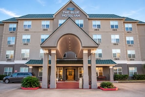 Front of property - Blue Hotel IAH (Houston)
