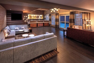 Silver Cloud Inn University