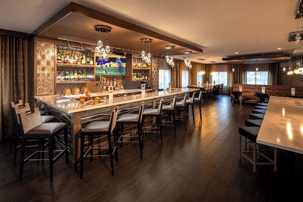 Bar (on property) - Silver Cloud Inn University (Seattle)