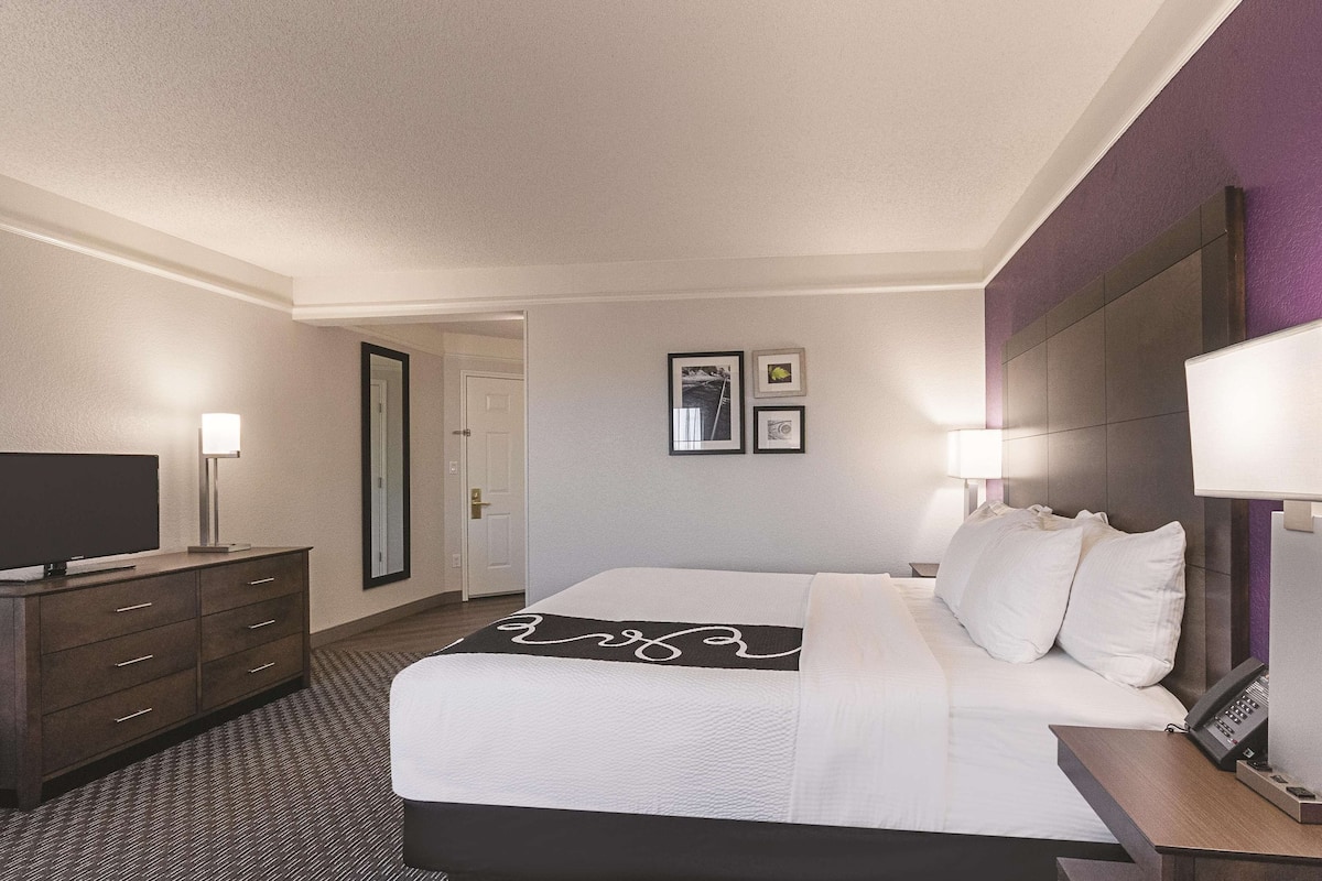 room, 1 king bed, non smoking | premium bedding, desk, iron/ironing board, free cots/infant beds