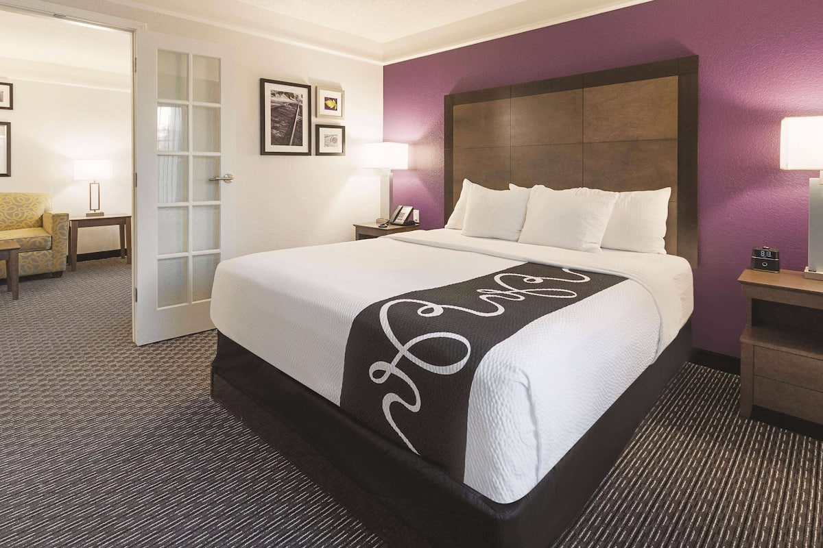 Suite, 1 King Bed, Non Smoking | Premium bedding, desk, iron/ironing board, free cots/infant beds