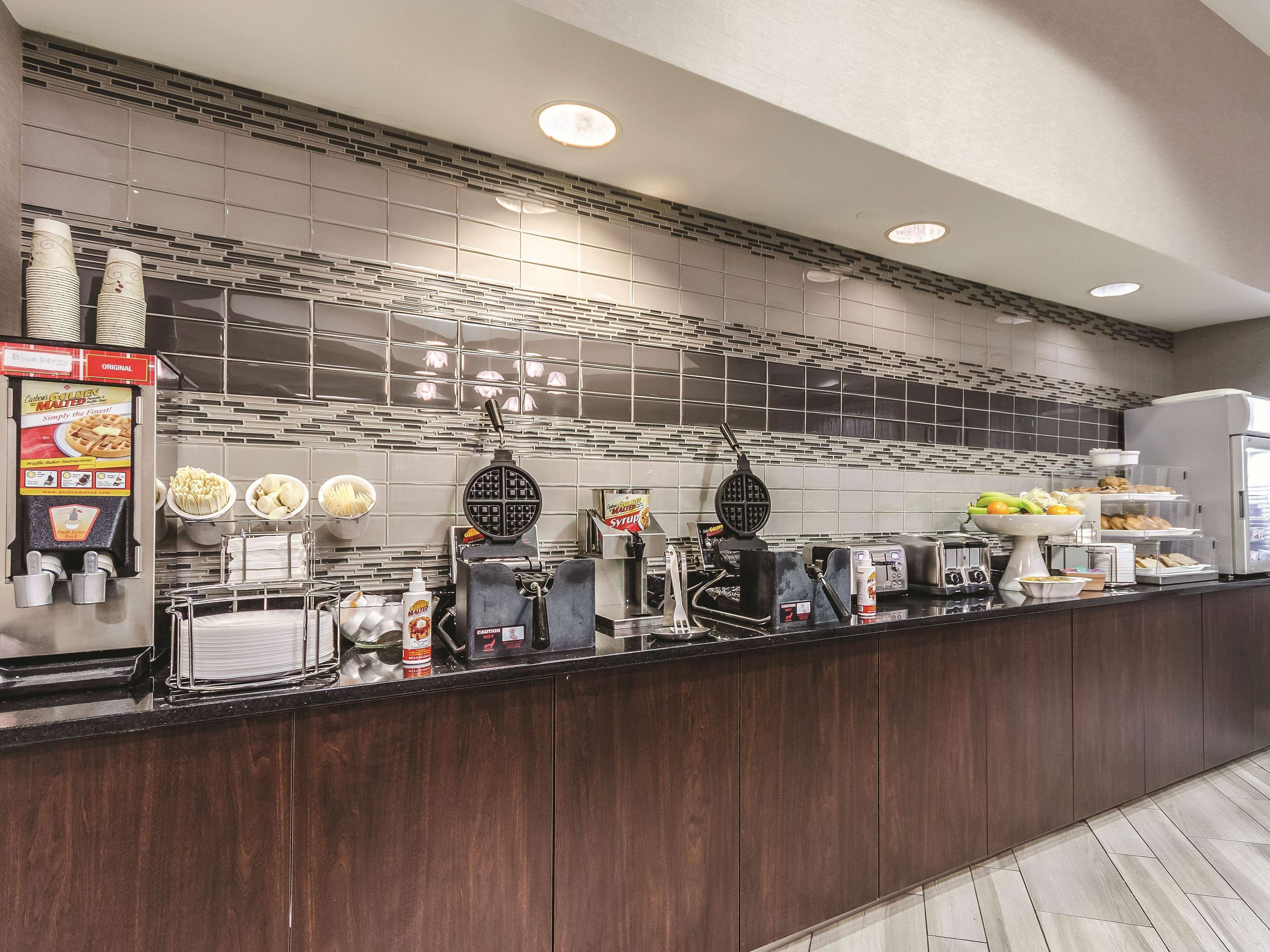 free continental breakfast