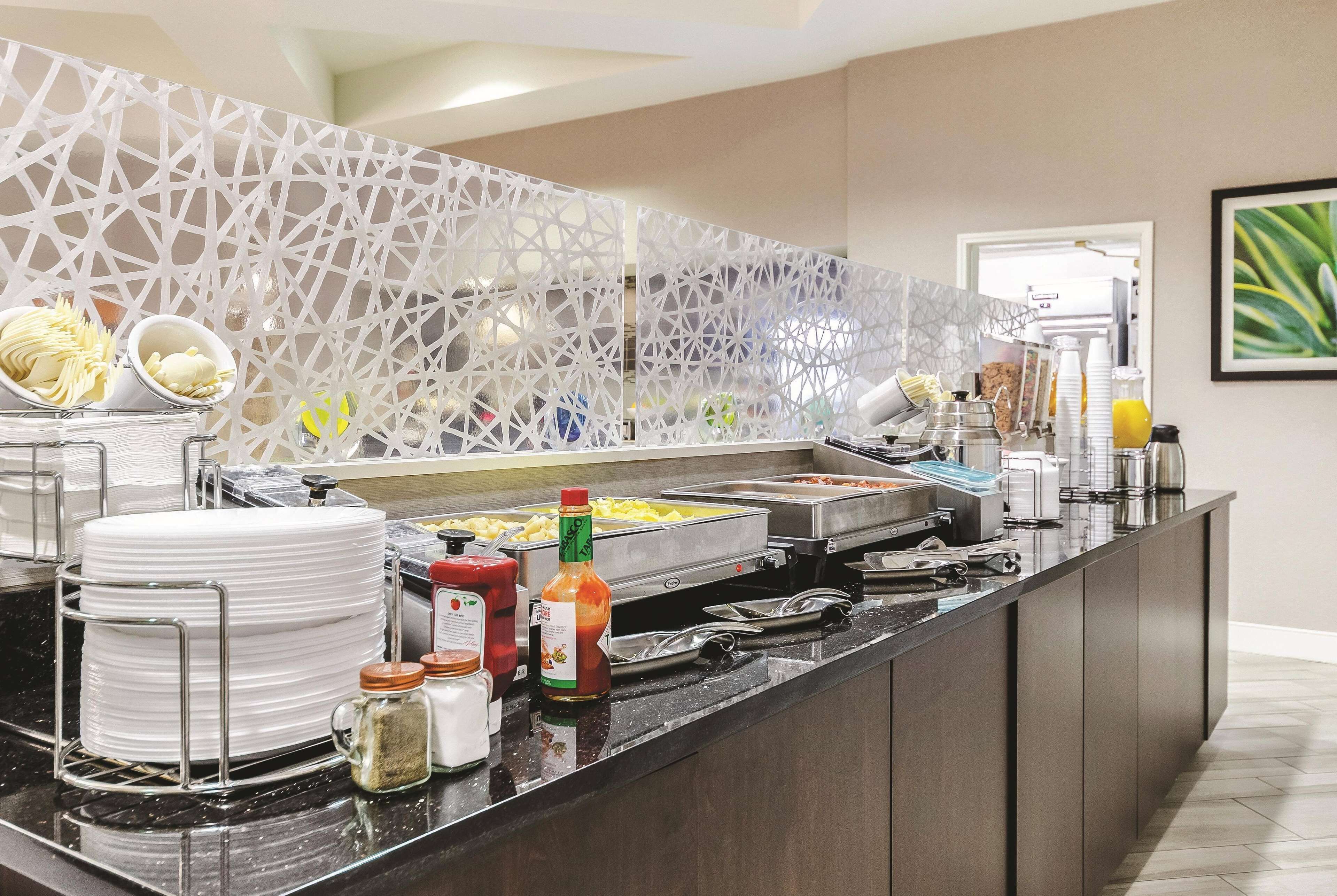 free continental breakfast