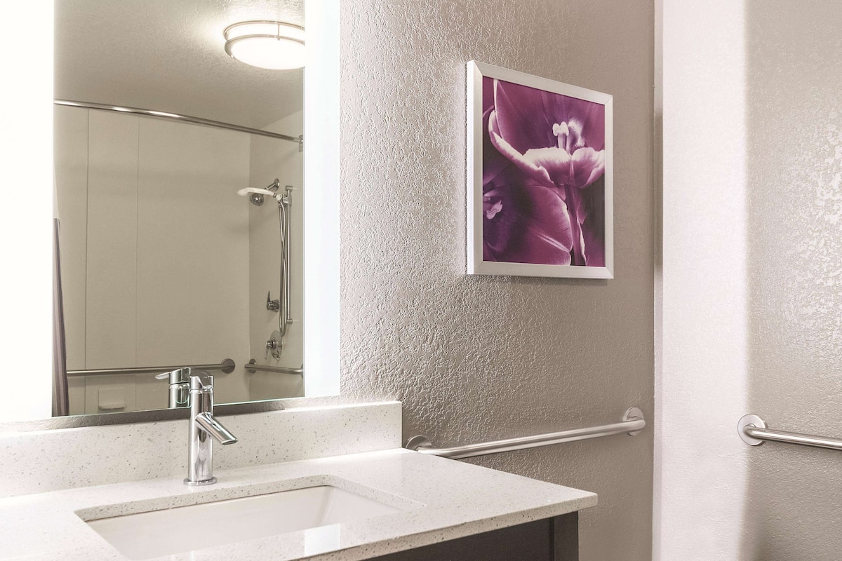 room, 2 double beds, accessible, non smoking (bathtub w/ grab bars) | bathroom | combined shower/bathtub, free toiletries, hair dryer, towels