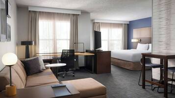 Cofres nos quartos, escrivaninha, espaço de trabalho para notebook