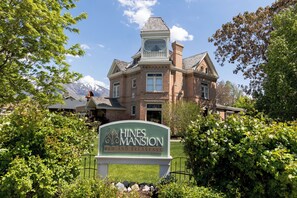 Front of property - Hines Mansion (Provo)