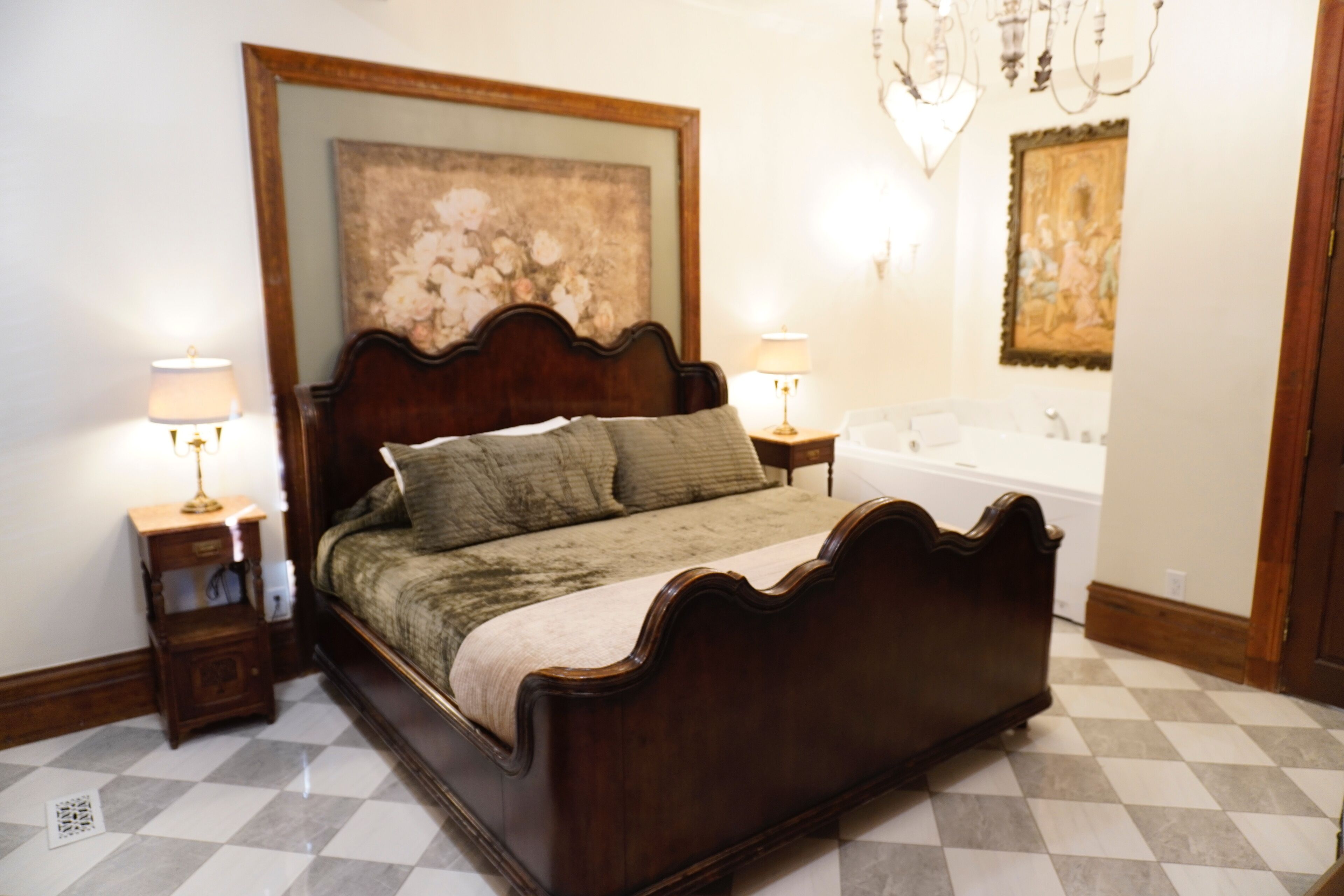 The Tiffin | Premium bedding, iron/ironing board, free WiFi, bed sheets