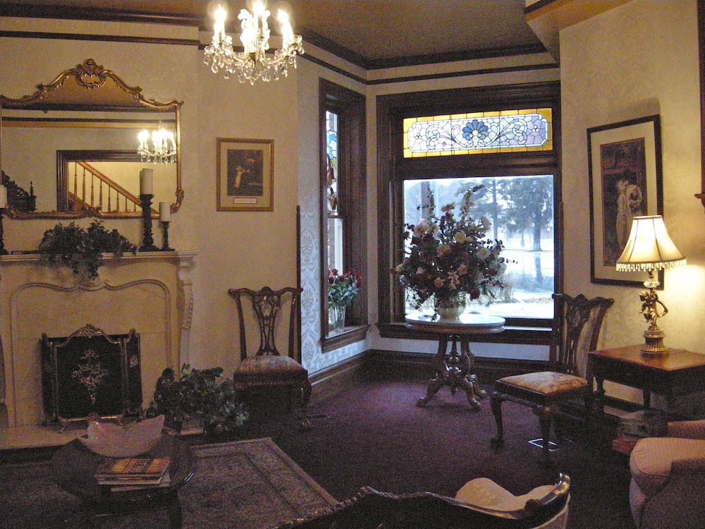 Hines Mansion by null