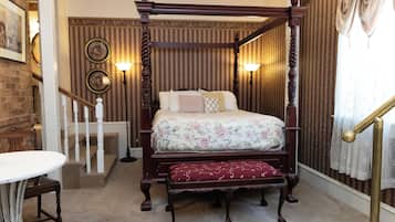 Winter Dream, First Floor | Premium bedding, desk, iron/ironing board, free WiFi