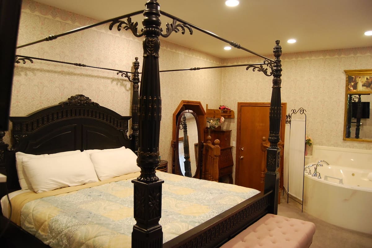 Victorian Rose | 1 bedroom, premium bedding, desk, iron/ironing board