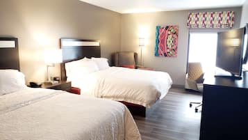 Kamar, 2 Tempat Tidur Queen, Bebas Asap Rokok | Setrika/meja setrika dan tempat tidur bayi gratis