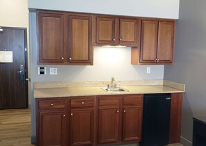 Room, 1 King Bed, Kitchenette