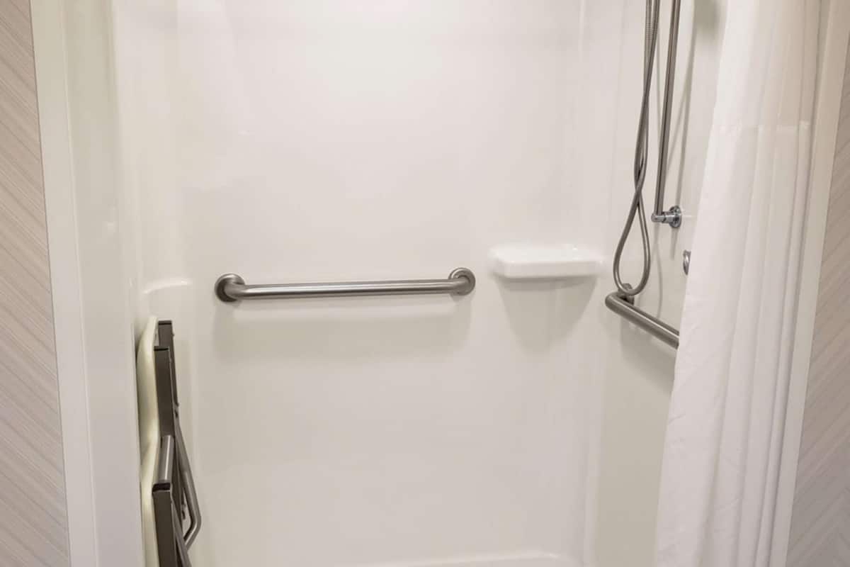 room, 1 king bed, non smoking | bathroom shower