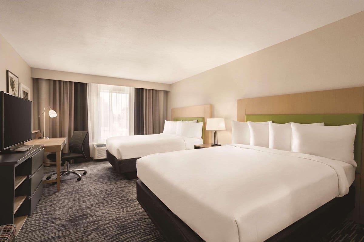 Hypo-allergenic bedding, in-room safe, desk, laptop workspace