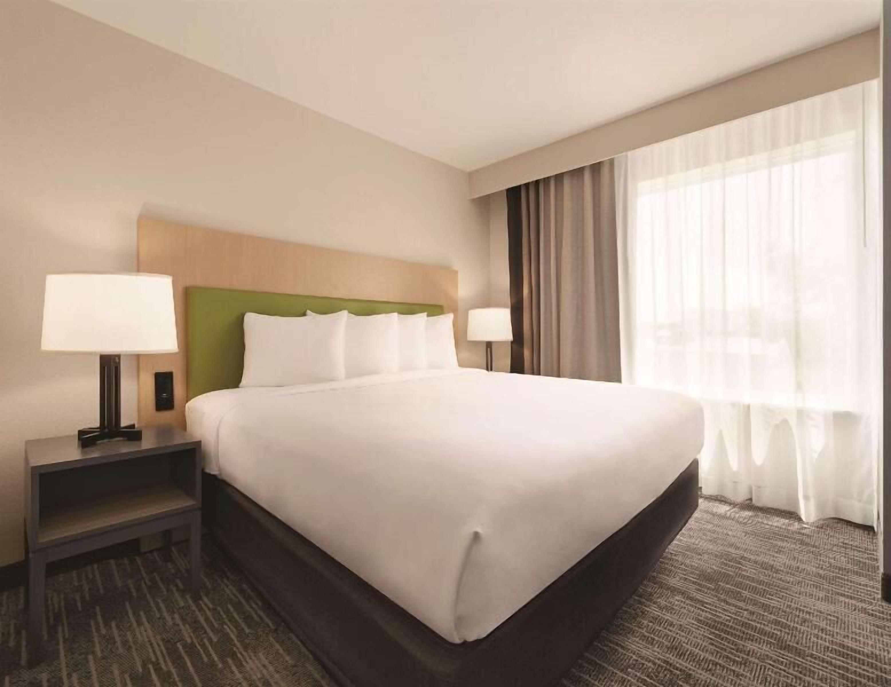 Hypo-allergenic bedding, in-room safe, desk, laptop workspace