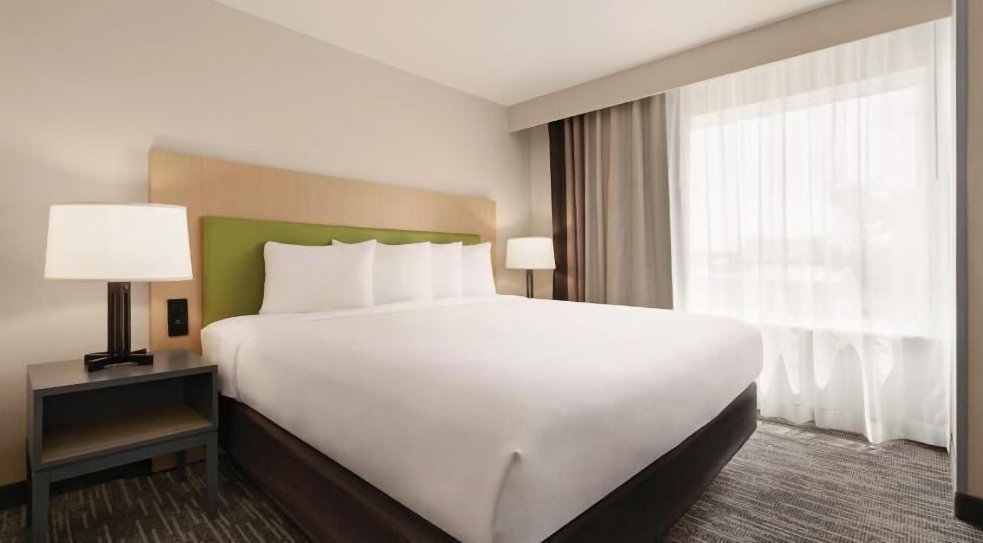 Hypo-allergenic bedding, in-room safe, desk, laptop workspace