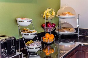 Free daily buffet breakfast