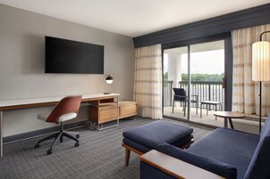 Escritorio, tabla de planchar con plancha y cunas gratuitas 