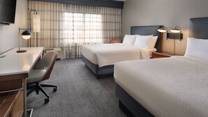 A hotel room with two beds, a desk, a chair, and a TV. - Courtyard by Marriott Florence (Florence)