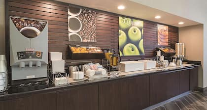 La Quinta Inn & Suites by Wyndham Phoenix Mesa West