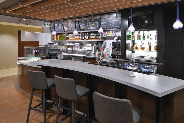 Breakfast and dinner served, American cuisine - Courtyard by Marriott Charlotte/Matthews (Matthews)