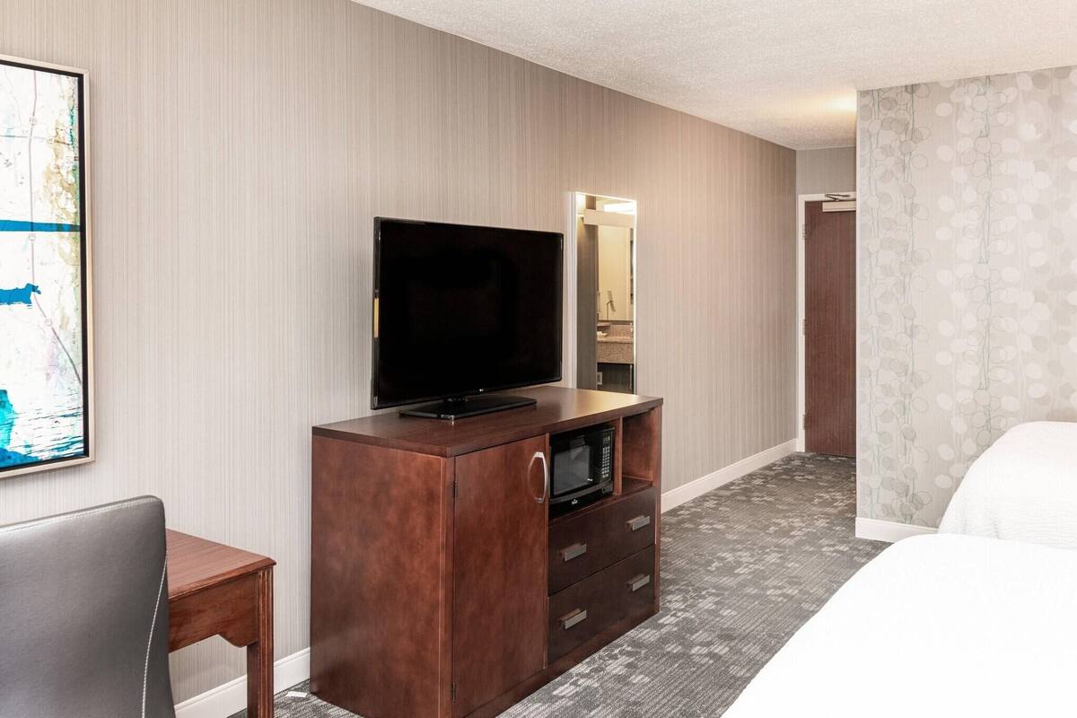 Premium bedding, down comforters, desk, laptop workspace
