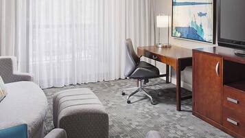 Hochwertige Bettwaren, Daunenbettdecken, Schreibtisch