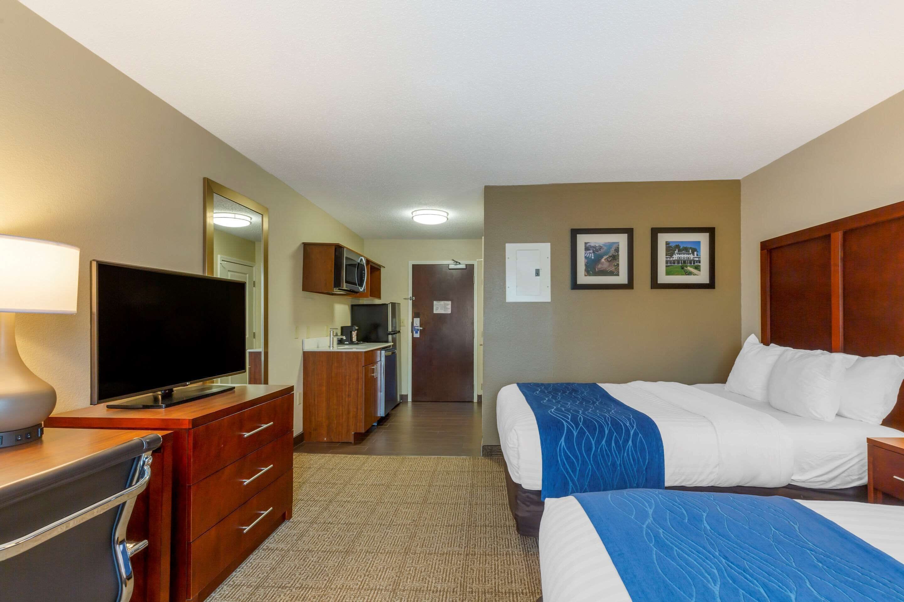 desk, blackout curtains, iron/ironing board, free wifi