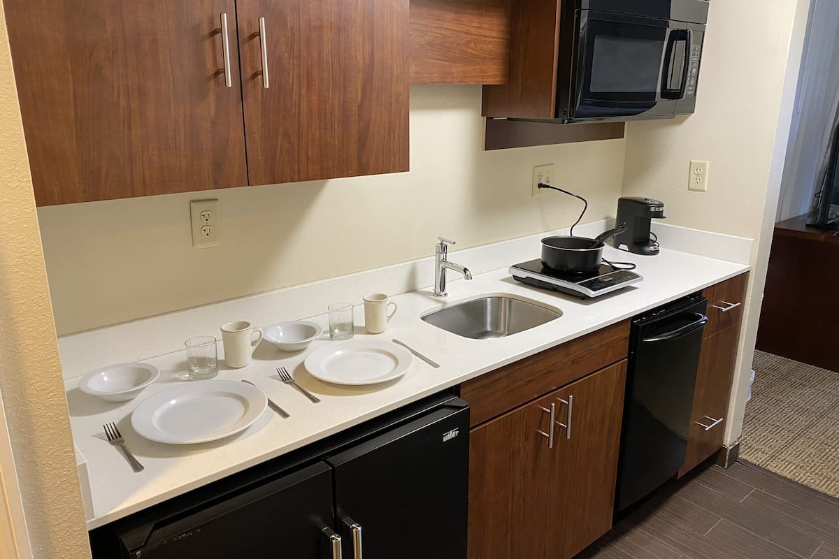 suite, 1 king bed, non smoking | private kitchenette | fridge, microwave, coffee/tea maker