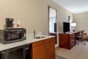 Desk, blackout drapes, iron/ironing board, free WiFi