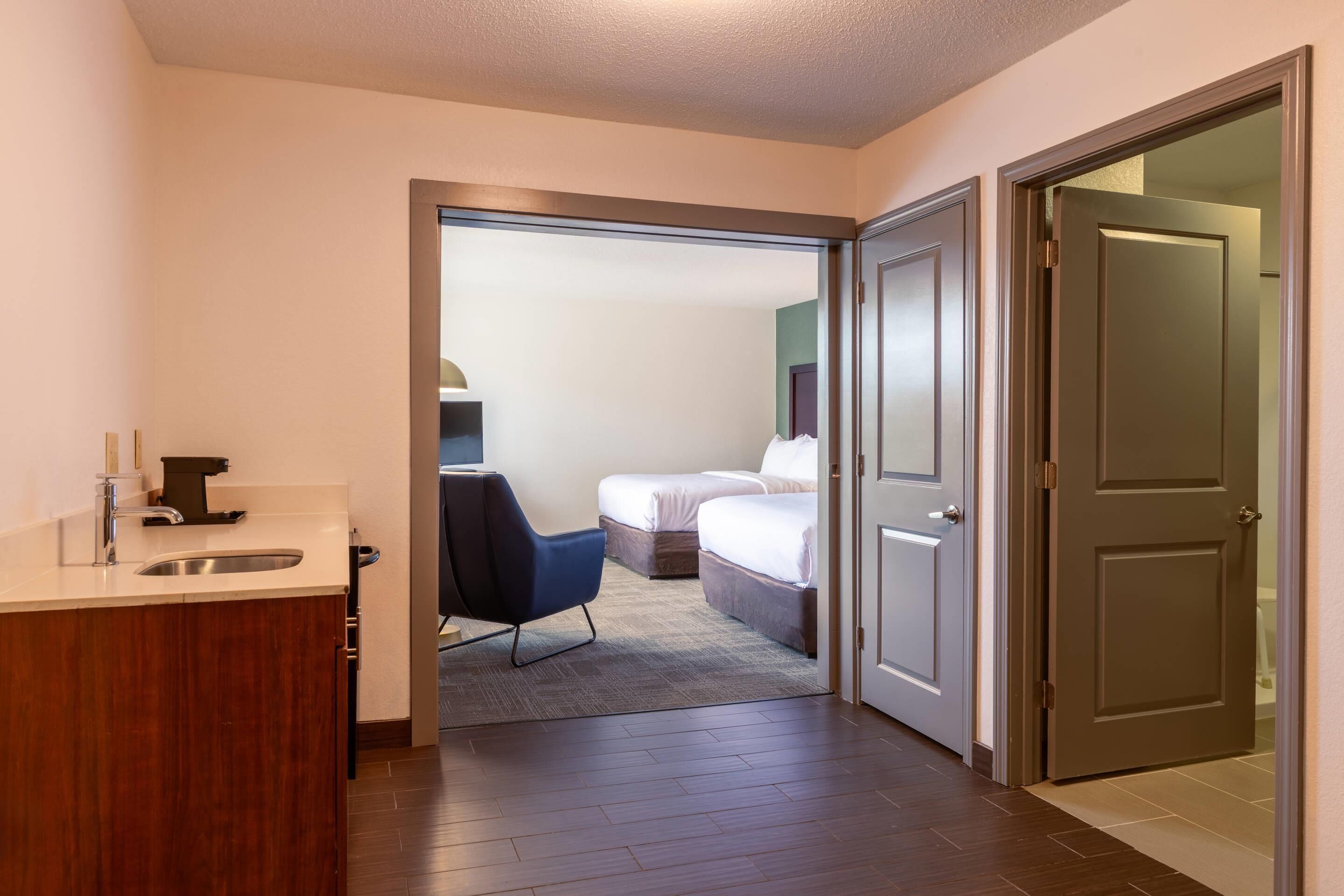 客房, 2 張標準雙人床, 無障礙, 非吸煙房 | 書桌、遮光窗簾/窗簾、熨斗/熨衫板、免費 Wi-Fi